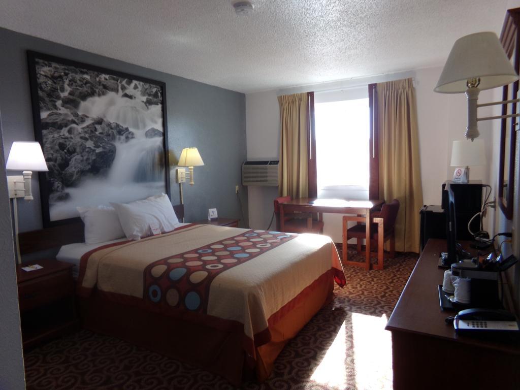 Hotel Super 8 By Wyndham Gillette Zewnętrze zdjęcie